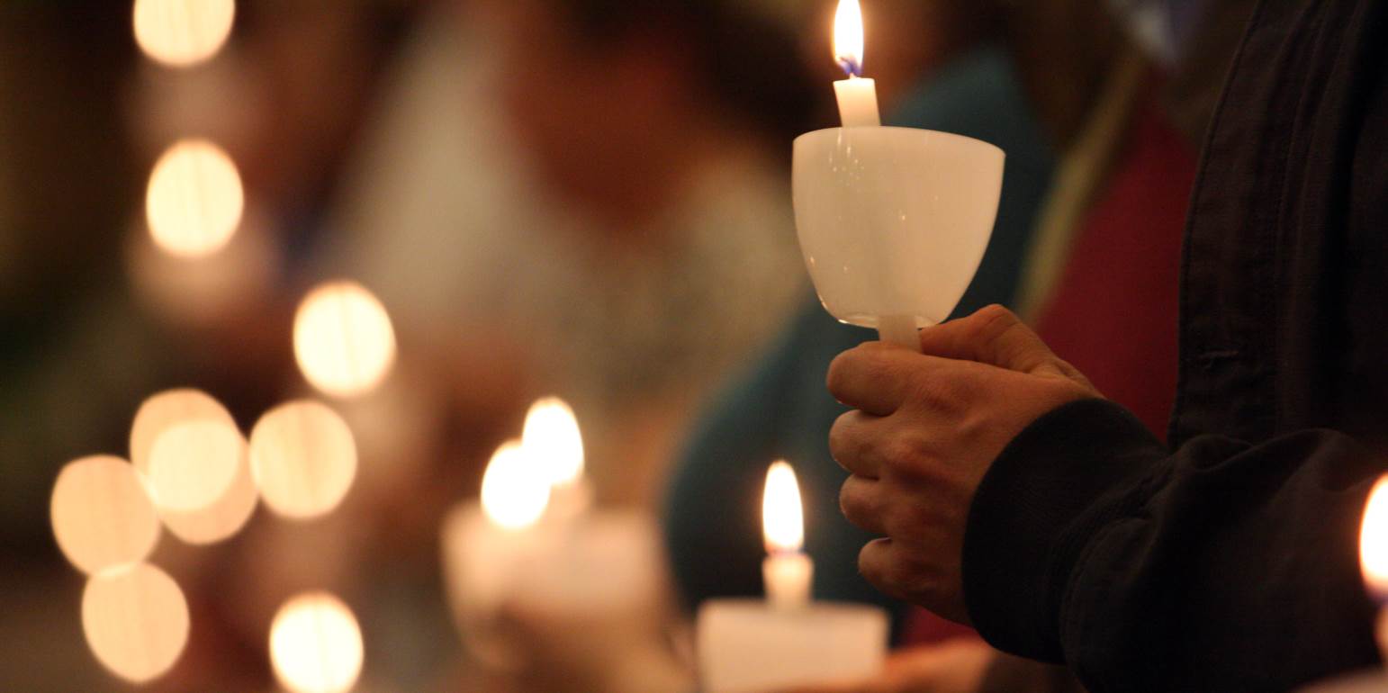 Τι συμβολίζει η Πασχαλινή λαμπάδα;-Γιατί είναι λευκή;