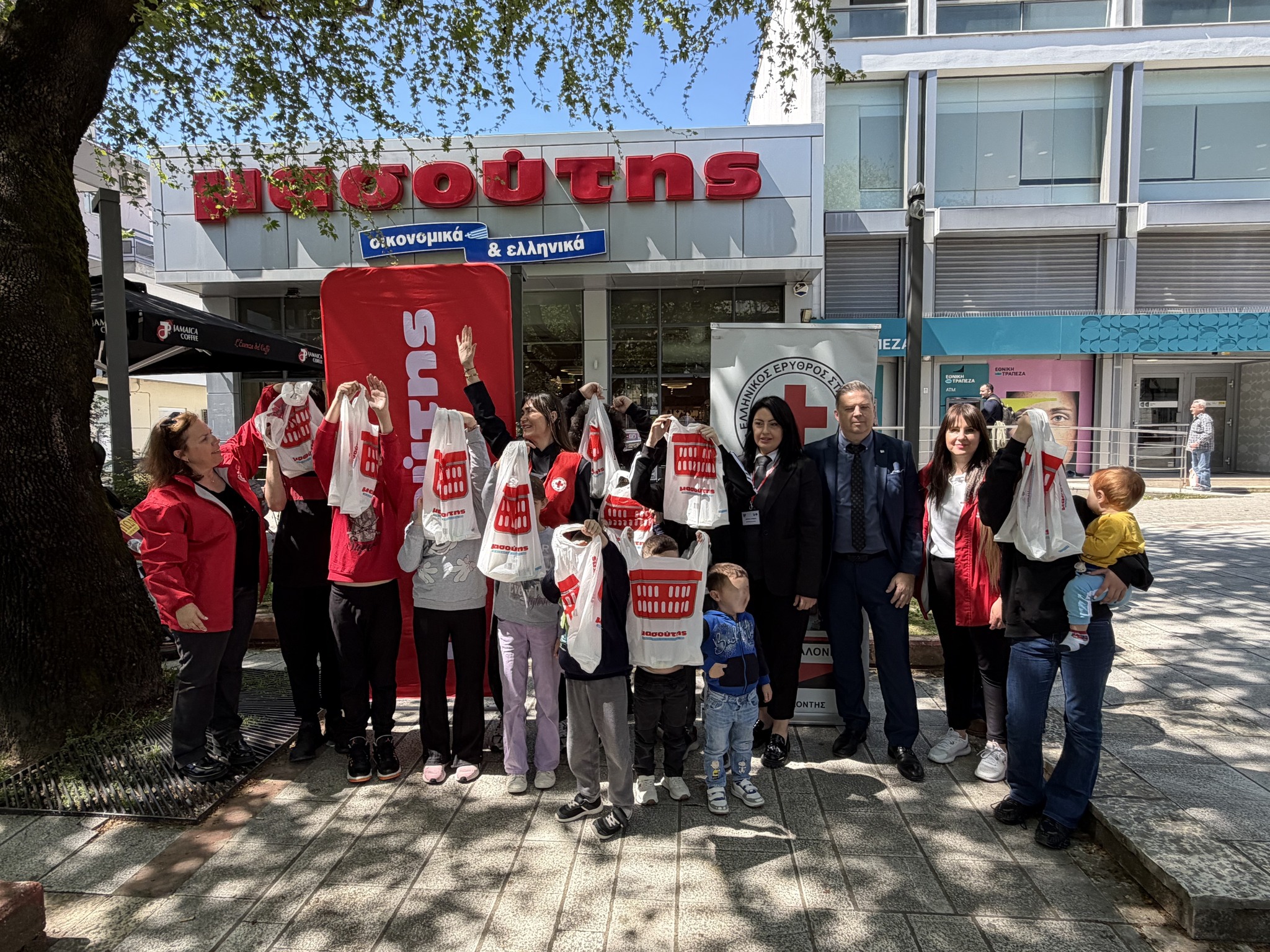 Ο Ελληνικός Ερυθρός Σταυρός και η Διαμαντής Μασούτης Α.Ε. στήριξαν 312 παιδιά  τις Ημέρες του Πάσχα