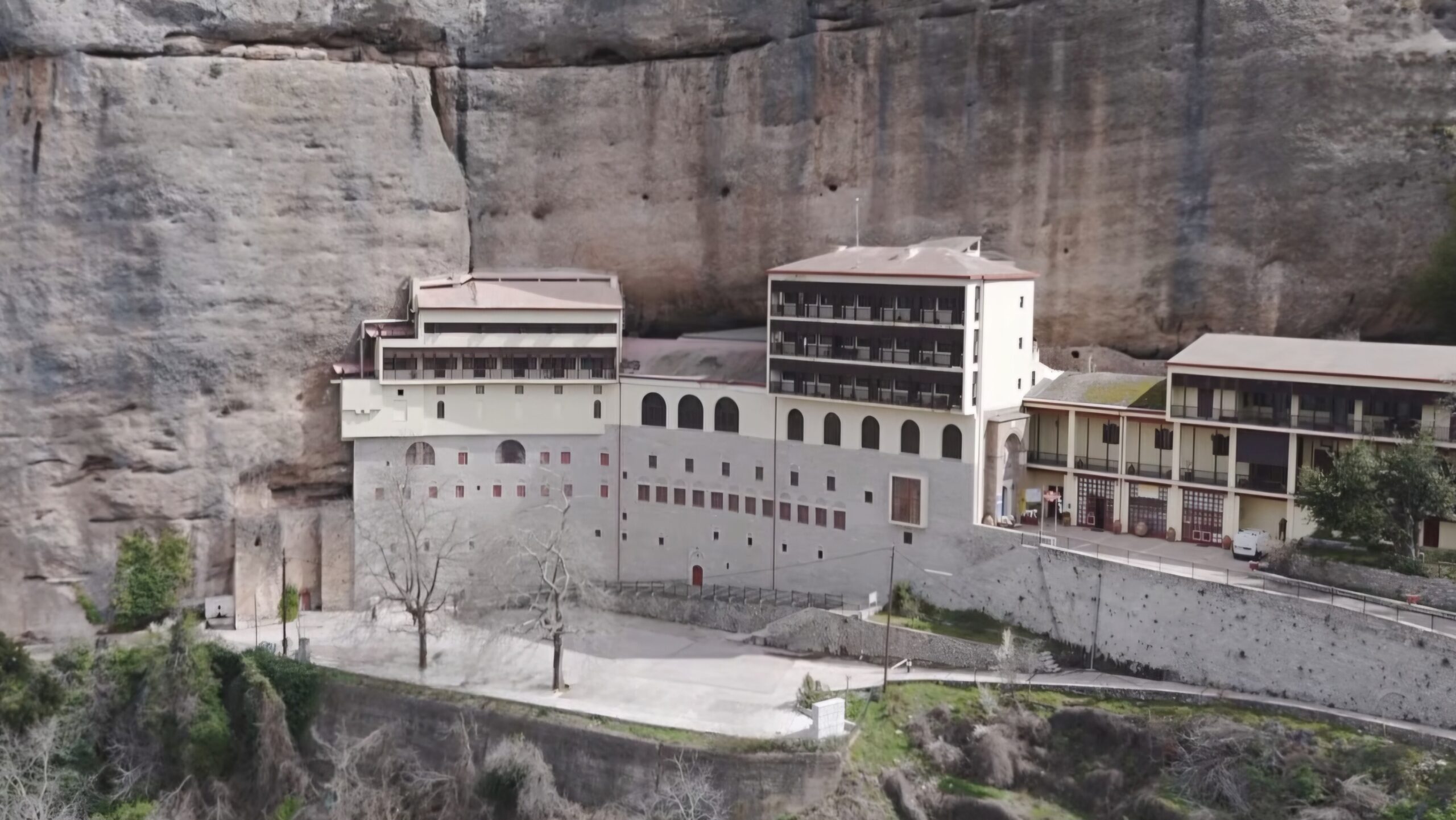 Μέγα Σπήλαιο: Η αρχαιότερη μονή της Ελλάδας (βίντεο)