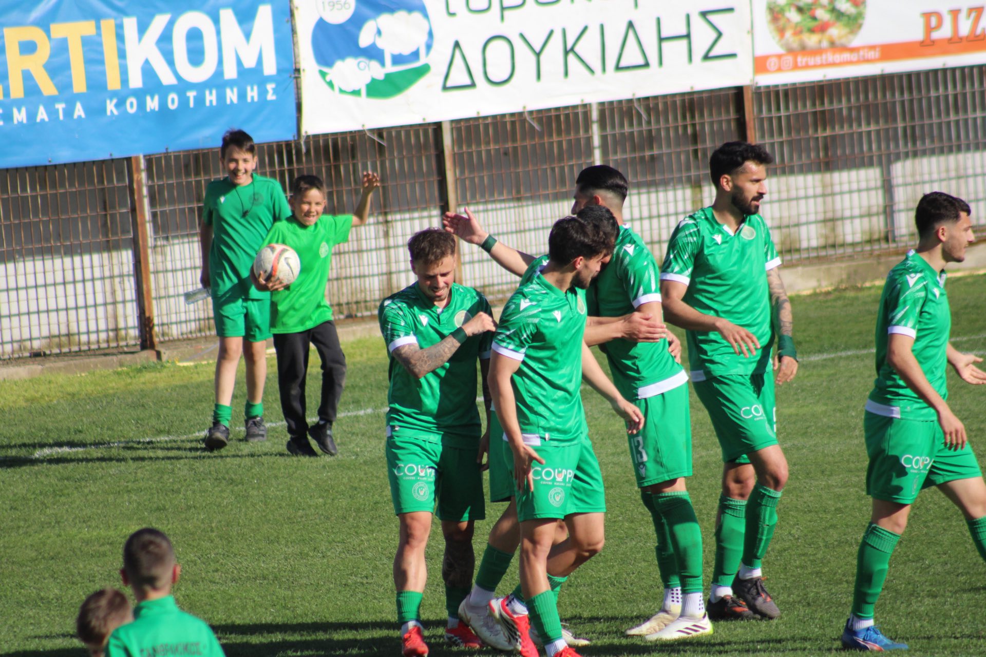 Γ’ Εθνική: Φιέστα τίτλου με πεντάρα ο Πανθρακικός και πάει Θεσσαλία μετά το Πάσχα, φινάλε με ισοπαλία ο ΑΟΞ, υποβιβάστηκε μετά από μια πενταετία ο Θερμαϊκός παρά την νίκη στην Ορεστιάδα! Τα αποτελέσματα, οι σκόρερ, η βαθμολογία και η πρεμιέρα του φάιναλ φορ Γ’ Εθνική: Φιέστα τίτλου με πεντάρα ο Πανθρακικός και πάει Θεσσαλία μετά το Πάσχα, φινάλε με ισοπαλία ο ΑΟΞ, υποβιβάστηκε μετά από μια πενταετία ο Θερμαϊκός παρά την νίκη στην Ορεστιάδα! Τα αποτελέσματα, οι σκόρερ, η βαθμολογία και η πρεμιέρα του φάιναλ φορ