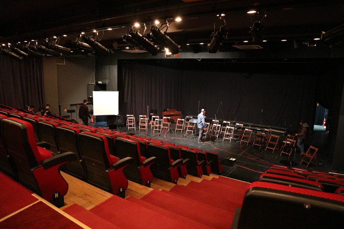 Καβάλα- Θέατρο “Αντιγόνη Βαλάκου”: Παρουσιάζεται η αστυνομική κωμωδία “Black Out” από το «Θεατρικό Καφενείο» Καβάλα- Θέατρο “Αντιγόνη Βαλάκου”: Παρουσιάζεται η αστυνομική κωμωδία “Black Out” από το «Θεατρικό Καφενείο»