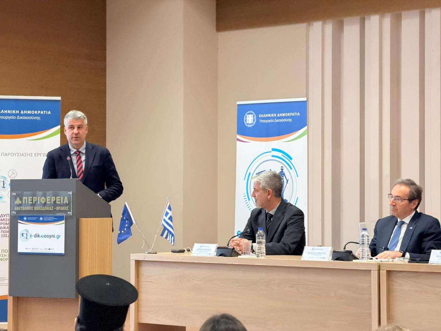 Κομοτηνή: Συνάντηση του περιφερειάρχη ΑΜΘ με τον υφυπουργό Δικαιοσύνης Ιωάννη Μπούγα, κατά την παρουσίαση του έργου «Αναβάθμιση και επέκταση υποδομών ΤΠΕ στον τομέα της Δικαιοσύνης»