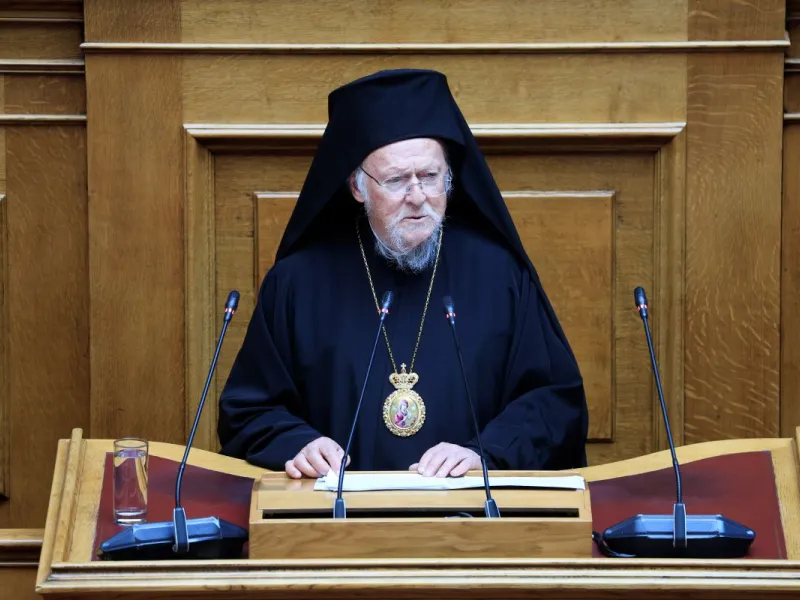 Συμβολική παρουσία του Οικουμενικού Πατριάρχη Βαρθολομαίου στην Ολομέλεια της Βουλής στην Αθήνα, μετά από 27 χρόνια