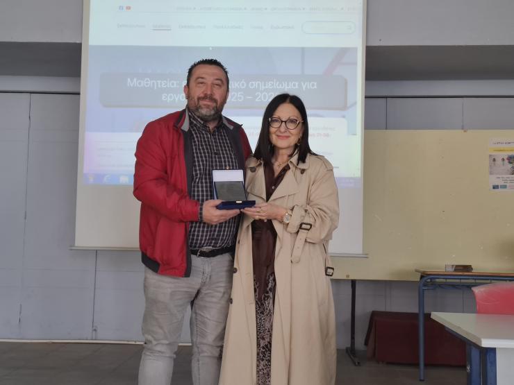 ΕΒΕΡοδόπης: Δωρεά σύγχρονων συλλογών εκπαιδευτικού υλικού στα ΕΠΑΛ Κομοτηνής