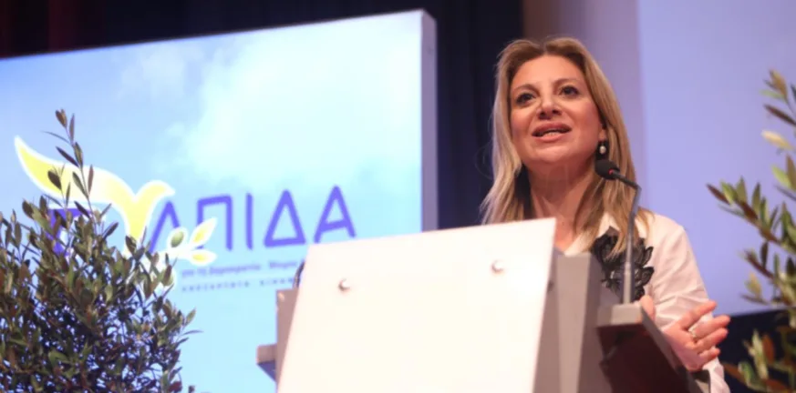 Στον Άρειο Πάγο η Μαρία Καρυστιανού, καταθέτει την ιδρυτική διακήρυξη του κόμματος «Ελπίδα για τη Δημοκρατία» Στον Άρειο Πάγο η Μαρία Καρυστιανού, καταθέτει την ιδρυτική διακήρυξη του κόμματος «Ελπίδα για τη Δημοκρατία»