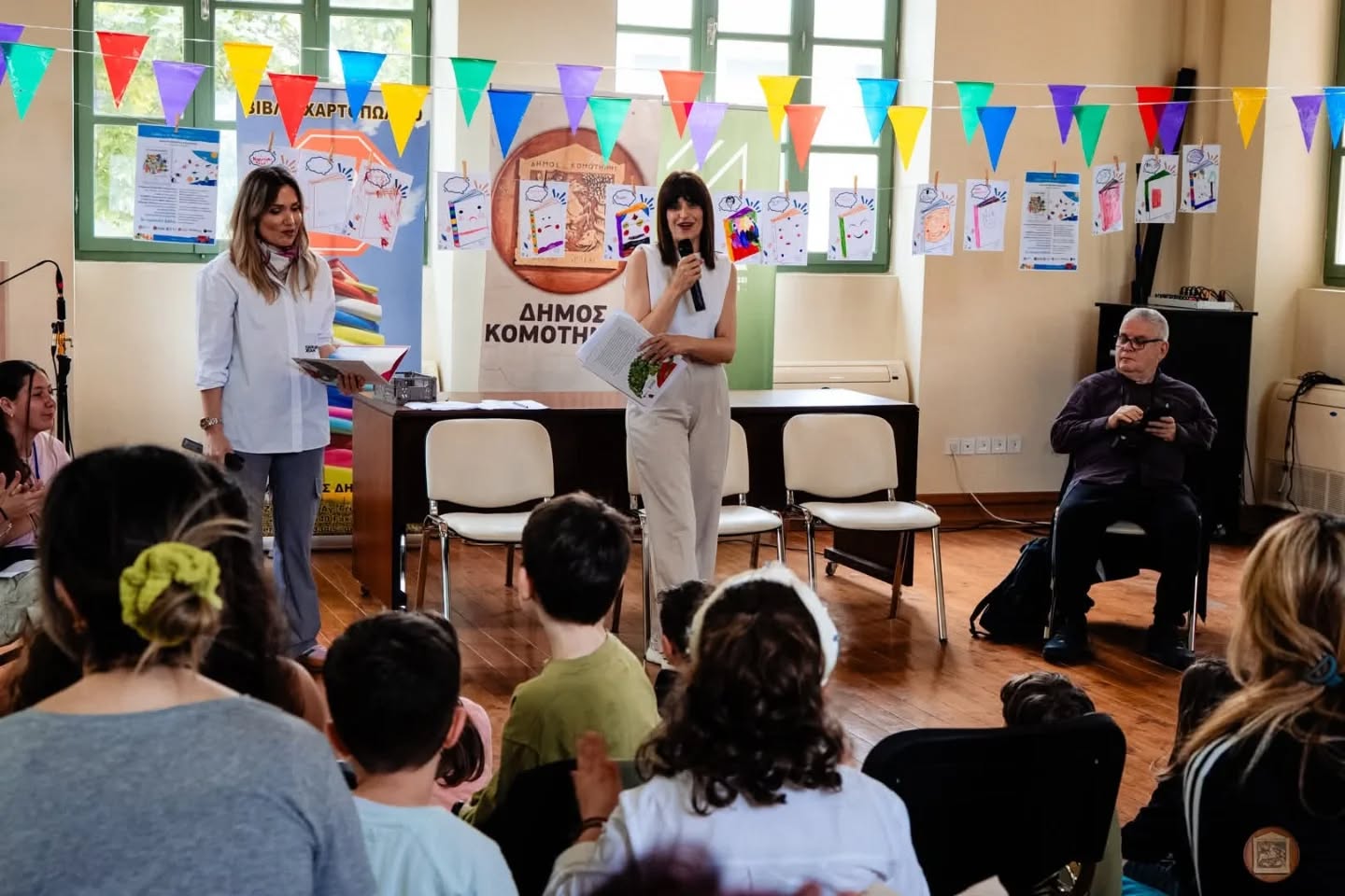 Mε επιτυχία στέφθηκε η παρουσίαση του παιδικού βιβλίου του Μισέλ Φάις “Το ντροπαλό βιβλίο” στη Δημοτική Βιβλιοθήκη Κομοτηνής (φωτος) Mε επιτυχία στέφθηκε η παρουσίαση του παιδικού βιβλίου του Μισέλ Φάις “Το ντροπαλό βιβλίο” στη Δημοτική Βιβλιοθήκη Κομοτηνής (φωτος)