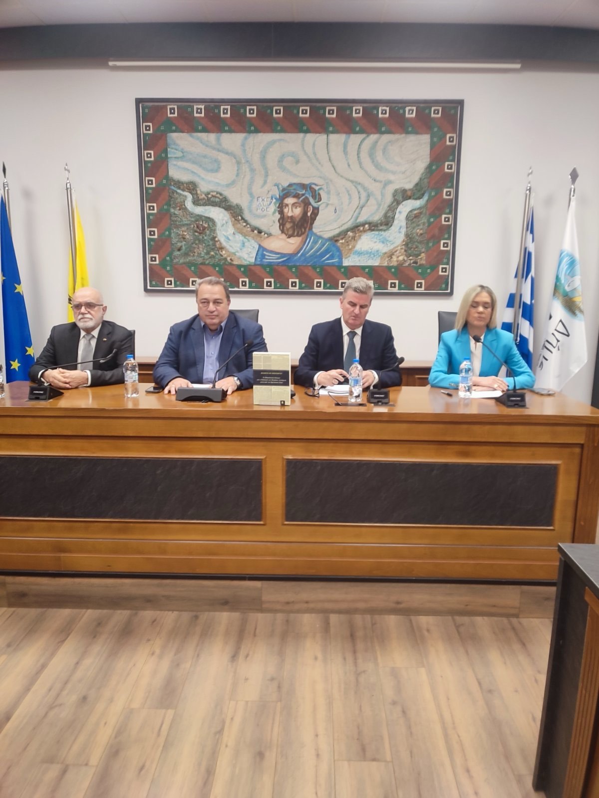Ο Ευριπίδης Στυλιανίδης παρουσίασε στη Σίνδο βιβλίο για τα αρχεία του Βρετανικού Τύπου για το Μακεδονικό τονίζοντας : «ΜΑΚΕΔΟΝΙΑ: ΤΟ ΟΝΟΜΑ ΜΑΣ ΕΙΝΑΙ Η ΨΥΧΗ ΜΑΣ» Ο Ευριπίδης Στυλιανίδης παρουσίασε στη Σίνδο βιβλίο για τα αρχεία του Βρετανικού Τύπου για το Μακεδονικό τονίζοντας : «ΜΑΚΕΔΟΝΙΑ: ΤΟ ΟΝΟΜΑ ΜΑΣ ΕΙΝΑΙ Η ΨΥΧΗ ΜΑΣ»