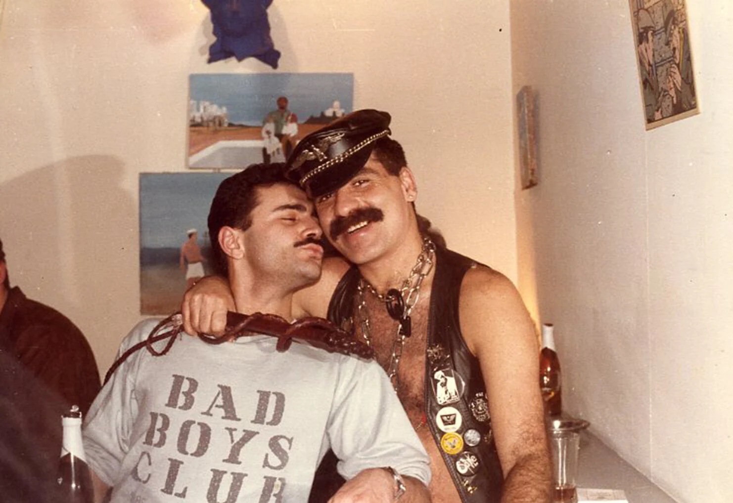 Τα gay bars που σημάδεψαν τη νυχτερινή Αθήνα από τα ’60s μέχρι το 2000