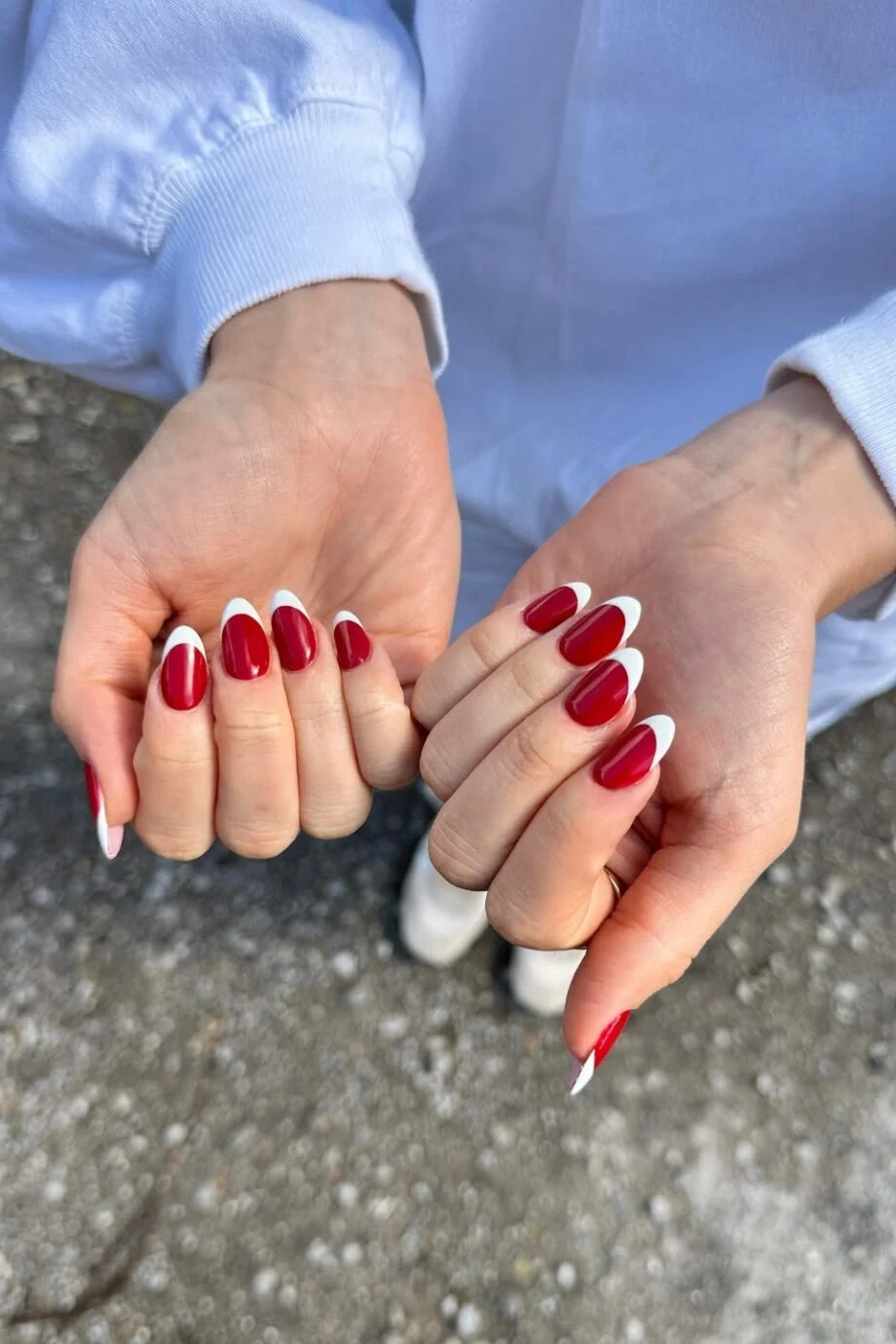Cherry French Nails: Η ανατρεπτική εκδοχή του γαλλικού μανικιούρ που ξεχωρίζει φέτος το καλοκαίρι Cherry French Nails: Η ανατρεπτική εκδοχή του γαλλικού μανικιούρ που ξεχωρίζει φέτος το καλοκαίρι