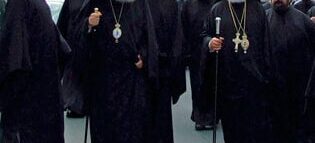Προκλητικές αυξήσεις στους μισθούς των ανώτερων κληρικών από την κυβέρνηση Προκλητικές αυξήσεις στους μισθούς των ανώτερων κληρικών από την κυβέρνηση