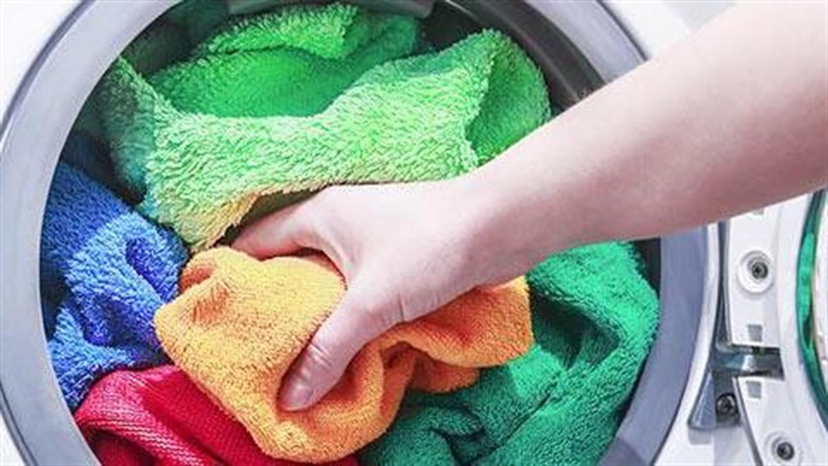 Πώς να πλένετε τις πετσέτες με ξίδι για να τις κάνετε να μοιάζουν σαν καινούργιες