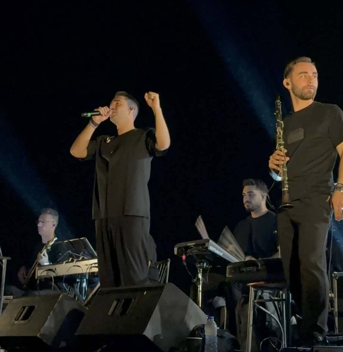 Μια μαγική μουσική βραδιά υπό το φως της Πανσελήνου, χάρισε στο κοινό του ο Δημήτρης Χριστοδουλάκης στην παραλία Μολυβωτής (φωτος)