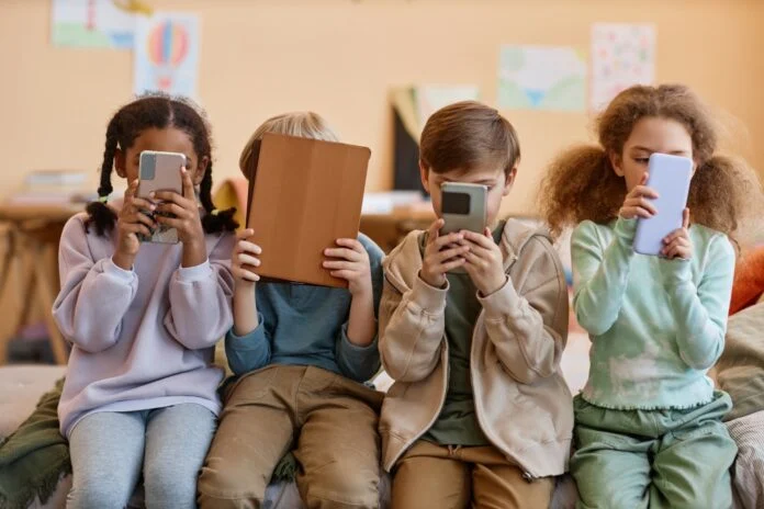 Ε.Ε.: Εξετάζει απαγόρευση των social media για παιδιά – Τι προβλέπει η πρόταση της Ούρσουλα φον ντερ Λάιεν Ε.Ε.: Εξετάζει απαγόρευση των social media για παιδιά – Τι προβλέπει η πρόταση της Ούρσουλα φον ντερ Λάιεν