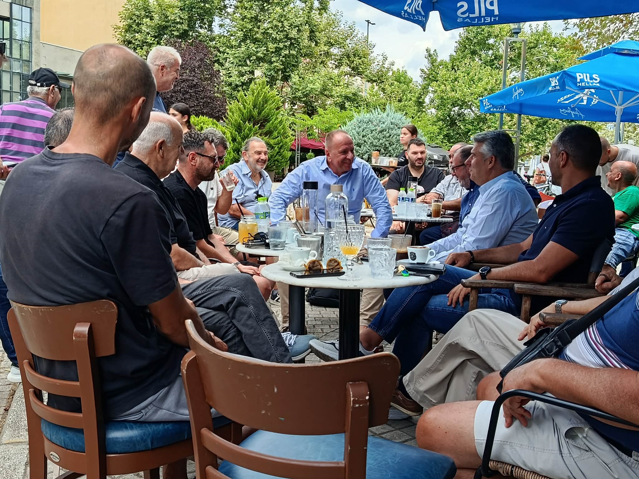 Το πρώτο σφύριγμα της νέας χρονιάς δόθηκε στο καφενείο «Φίλαθλος» Το πρώτο σφύριγμα της νέας χρονιάς δόθηκε στο καφενείο «Φίλαθλος»