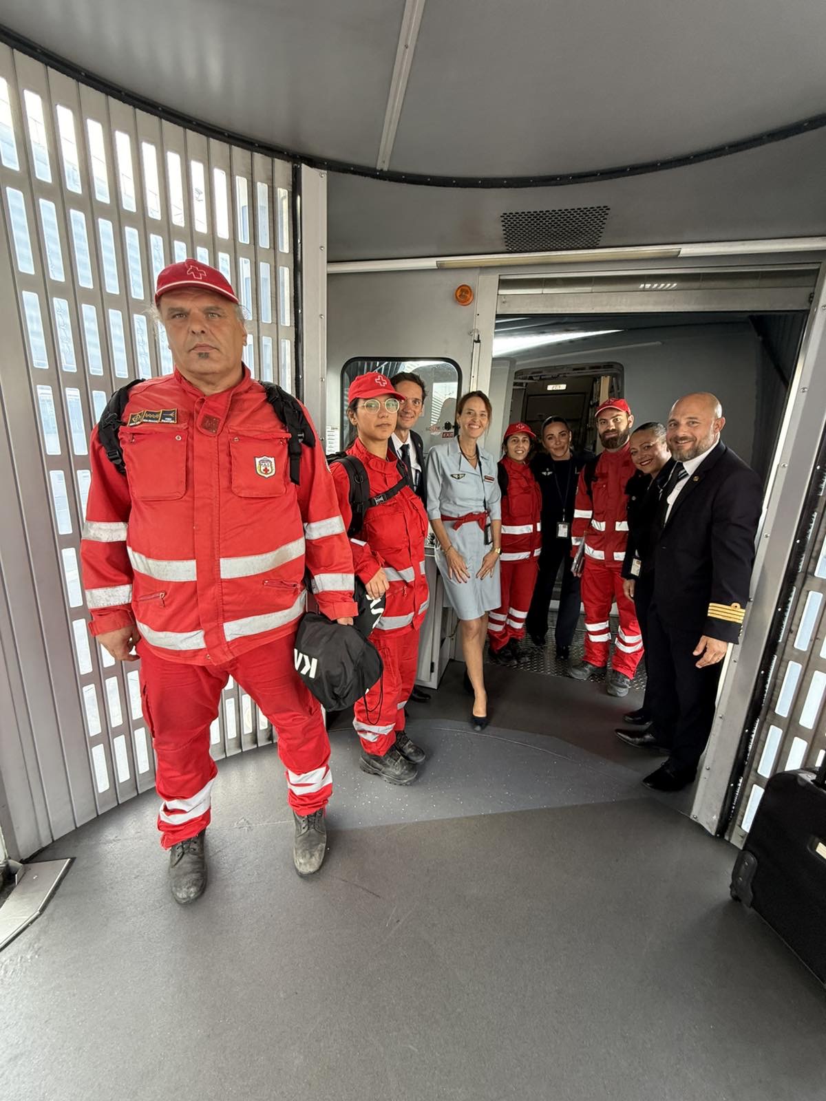 Ελληνικός Ερυθρός Σταυρός: Συγκινητικό μήνυμα του πιλότου που μετέφερε την αποστολή του Ελληνικού Ερυθρού Σταυρού στη Βενεζουέλα Ελληνικός Ερυθρός Σταυρός: Συγκινητικό μήνυμα του πιλότου που μετέφερε την αποστολή του Ελληνικού Ερυθρού Σταυρού στη Βενεζουέλα