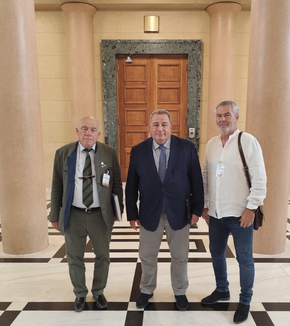 ΜΕ ΤΟΥΣ ΕΚΠΡΟΣΩΠΟΥΣ ΤΩΝ ΚΥΝΗΓΩΝ ΤΗΣ ΕΛΛΑΔΑΣ ΣΥΝΑΝΤΗΘΗΚΕ Ο ΒΟΥΛΕΥΤΗΣ ΡΟΔΟΠΗΣ ΕΥΡΙΠΙΔΗΣ ΣΤΥΛΙΑΝΙΔΗΣ