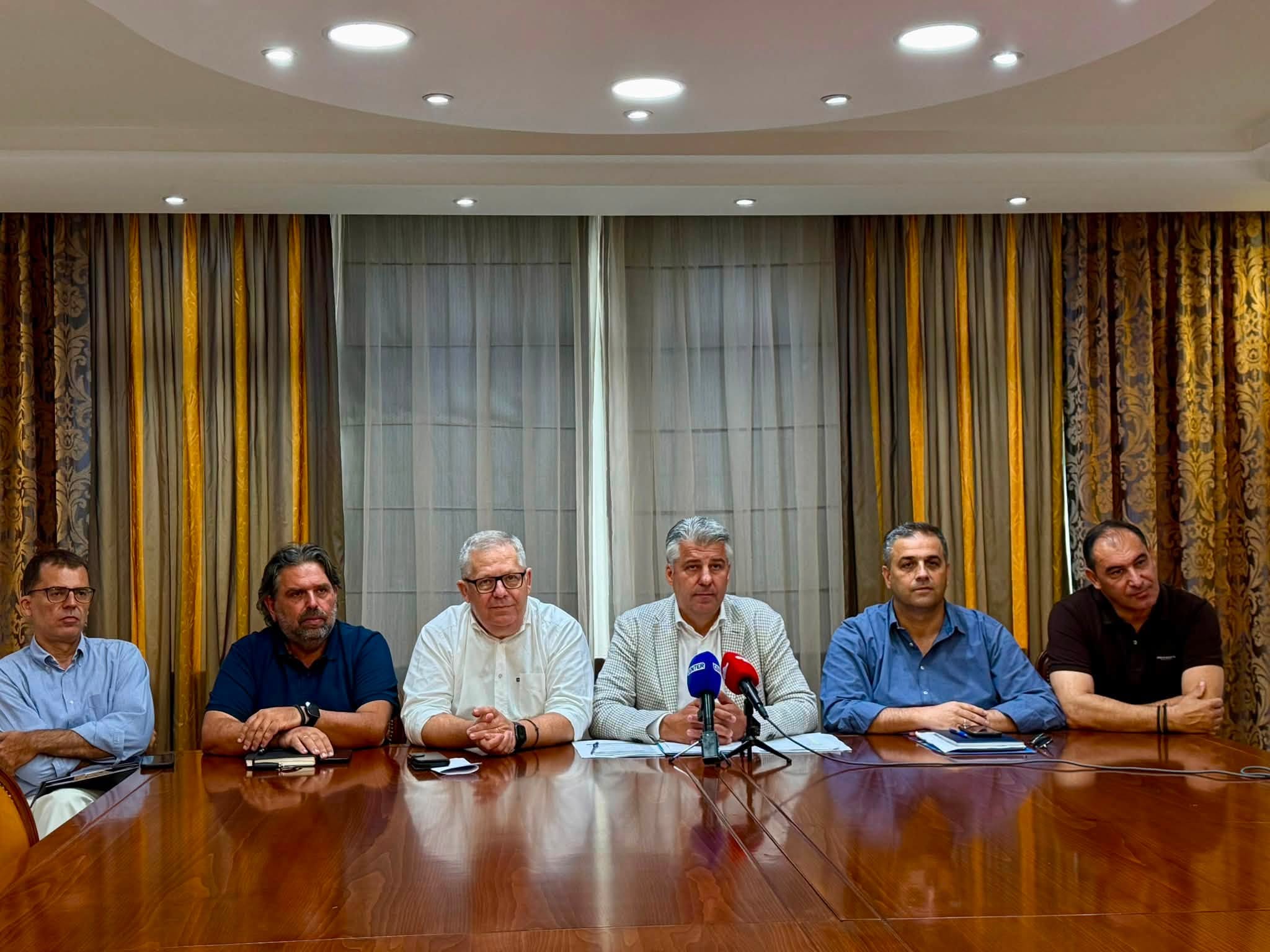 Παρουσίαση του απολογισμού των 2,5 ετών διοίκησης της Περιφέρειας ΑΜΘ από τον Περιφερειάρχη Χριστόδουλος Τοψίδη στην ΠΕ Καβάλας (φωτος) Παρουσίαση του απολογισμού των 2,5 ετών διοίκησης της Περιφέρειας ΑΜΘ από τον Περιφερειάρχη Χριστόδουλος Τοψίδη στην ΠΕ Καβάλας (φωτος)