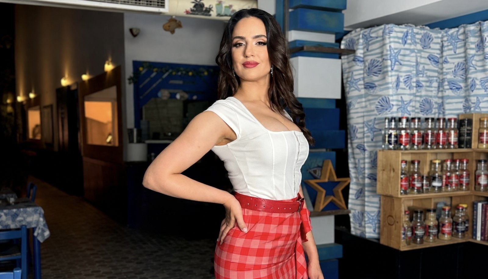 Η Ξένια Βέρρα ανεβάζει το ρυθμό του καλοκαιριού με το τραγούδι «Το Γλέντι Ξεκινάει» !