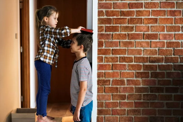 Πόσο ψηλό θα γίνει το παιδί; Οι ειδικοί εξηγούν τι επηρεάζει το τελικό του ύψος Πόσο ψηλό θα γίνει το παιδί; Οι ειδικοί εξηγούν τι επηρεάζει το τελικό του ύψος