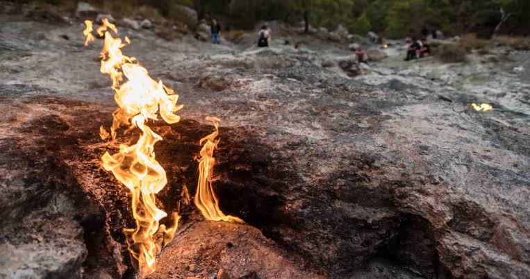Το φλεγόμενο βουνό που οι φλόγες του δεν σβήνουν εδώ και χιλιάδες χρόνια, συνδέεται με την αρχαία ελληνική μυθολογία! (video) Το φλεγόμενο βουνό που οι φλόγες του δεν σβήνουν εδώ και χιλιάδες χρόνια, συνδέεται με την αρχαία ελληνική μυθολογία! (video)