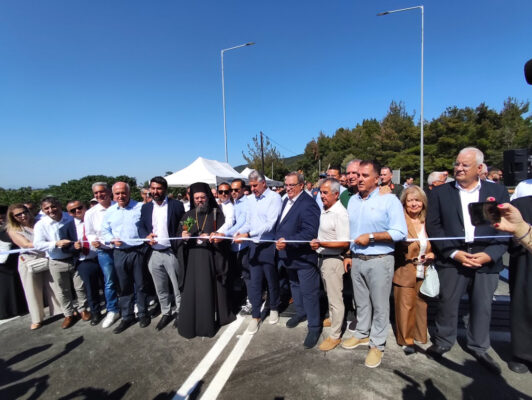 Παραδόθηκε στην κυκλοφορία ένα σύγχρονο και ασφαλές έργο, που βάζει τέλος σε μια εκκρεμότητα σχεδόν εννέα ετών – Προχωρά και ο αρχιτεκτονικός φωτισμός της γέφυρας με τεχνολογία LED