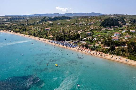 Η δημοφιλής παραλία της χώρας μας που ξεχωρίζει για το … ασανσέρ που διαθέτει, για την διευκόλυνση των τουριστών! Η δημοφιλής παραλία της χώρας μας που ξεχωρίζει για το … ασανσέρ που διαθέτει, για την διευκόλυνση των τουριστών!