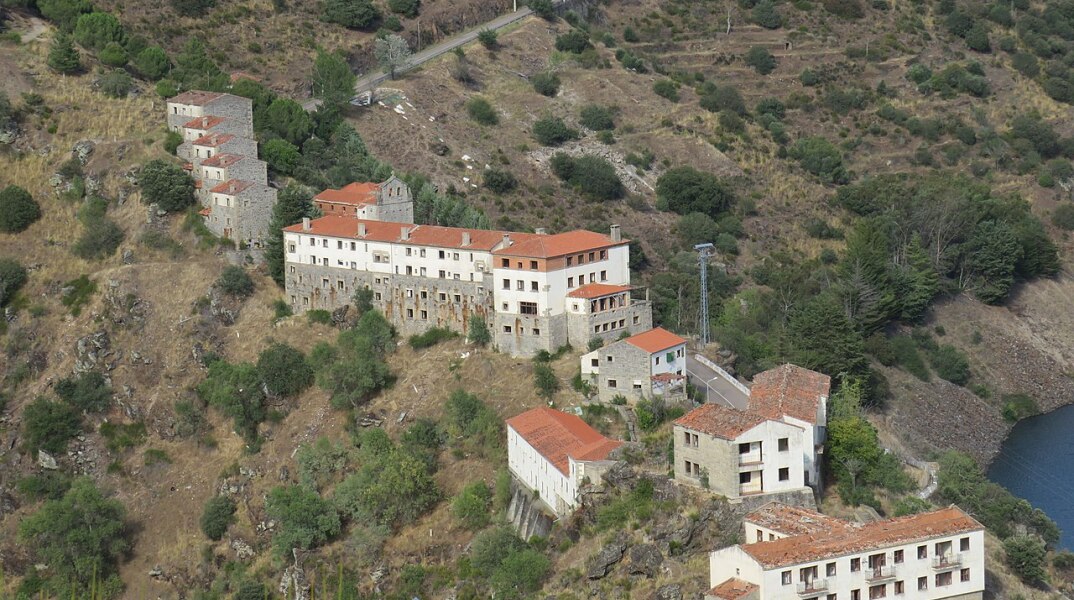 Ποιο είναι το χωριό που εγκαταλείφθηκε πριν 40 χρόνια και τώρα αγοράστηκε ολόκληρο για 310.000€,  με προοπτική να μετατραπεί σε  τουριστικό προορισμό;