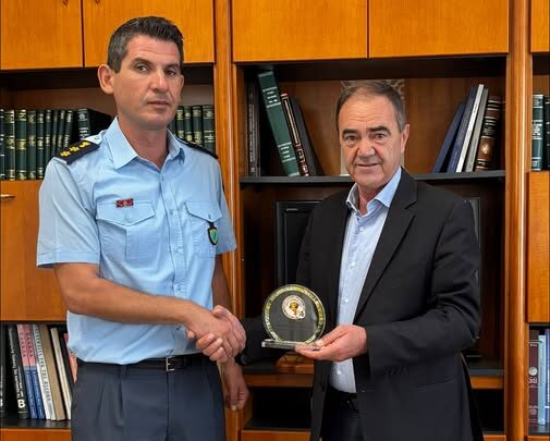 Εθιμοτυπική επίσκεψη του Διοικητή του Αστυνομικού Τμήματος Σαπών στον Δήμαρχο Μαρώνειας -Σαπών Εθιμοτυπική επίσκεψη του Διοικητή του Αστυνομικού Τμήματος Σαπών στον Δήμαρχο Μαρώνειας -Σαπών
