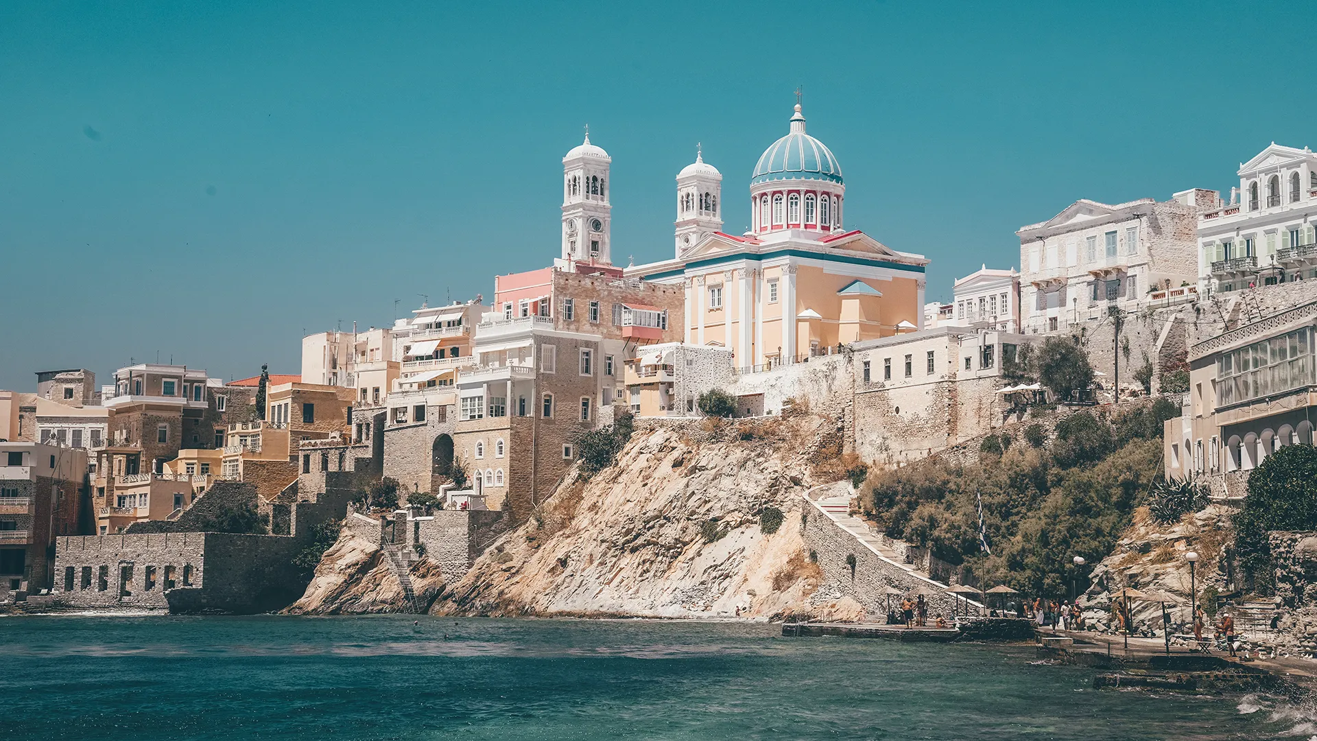 Το καλοκαίρι τελείωσε, έρχονται οι φθινοπωρινές αποδράσεις: 4 Κυκλαδίτικα νησιά ιδανικά για την εποχή!