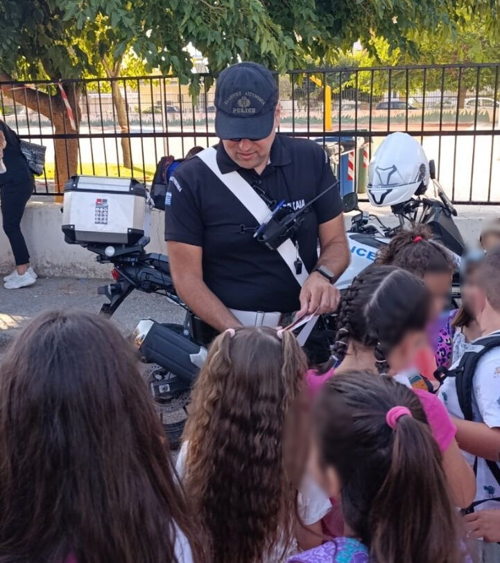 Οι Υπηρεσίες της Γενικής Περιφερειακής Αστυνομικής Διεύθυνσης ΑΜΘ βρέθηκαν και φέτος σε Δημοτικά Σχολεία κατά την έναρξη της νέας σχολικής περιόδου (φωτος) Οι Υπηρεσίες της Γενικής Περιφερειακής Αστυνομικής Διεύθυνσης ΑΜΘ βρέθηκαν και φέτος σε Δημοτικά Σχολεία κατά την έναρξη της νέας σχολικής περιόδου (φωτος)
