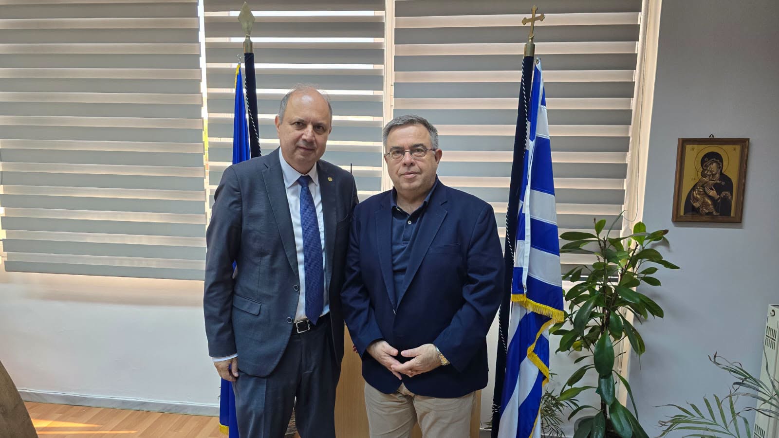 Συνάντηση του Γραμματέα της Αποκεντρωμένης Διοίκησης ΑΜΘ με τον Πρύτανη του Αριστοτελείου Πανεπιστημίου Θεσσαλονίκης Συνάντηση του Γραμματέα της Αποκεντρωμένης Διοίκησης ΑΜΘ με τον Πρύτανη του Αριστοτελείου Πανεπιστημίου Θεσσαλονίκης