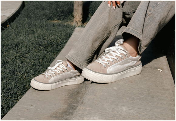 Πώς να Διαλέξεις τα Ιδανικά Sneakers για Άνεση και Στιλ Όλη Μέρα Πώς να Διαλέξεις τα Ιδανικά Sneakers για Άνεση και Στιλ Όλη Μέρα
