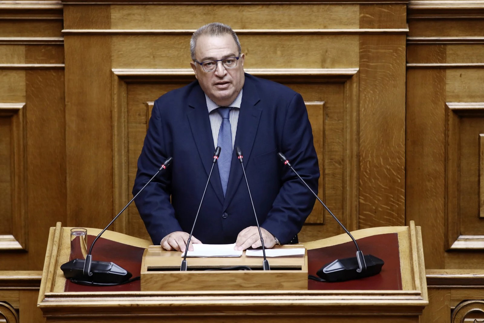 ΚΑΤΑΠΕΛΤΗΣ ΚΑΤΑ ΤΗΣ ΑΝΤΙΠΟΛΙΤΕΥΣΗΣ Ο ΕΥΡΙΠΙΔΗΣ ΣΤ. ΣΤΥΛΙΑΝΙΔΗΣ ΣΤΗΝ ΤΕΛΙΚΗ ΣΥΝΕΔΡΙΑΣΗ ΓΙΑ ΤΟ ΣΥΝΤΑΓΜΑ : «ΔΕΝ ΨΗΦΙΖΕΤΑΙ ΟΥΤΕ ΤΙΣ ΠΡΟΤΑΣΕΙΣ ΣΑΣ» ΚΑΤΑΠΕΛΤΗΣ ΚΑΤΑ ΤΗΣ ΑΝΤΙΠΟΛΙΤΕΥΣΗΣ Ο ΕΥΡΙΠΙΔΗΣ ΣΤ. ΣΤΥΛΙΑΝΙΔΗΣ ΣΤΗΝ ΤΕΛΙΚΗ ΣΥΝΕΔΡΙΑΣΗ ΓΙΑ ΤΟ ΣΥΝΤΑΓΜΑ : «ΔΕΝ ΨΗΦΙΖΕΤΑΙ ΟΥΤΕ ΤΙΣ ΠΡΟΤΑΣΕΙΣ ΣΑΣ»