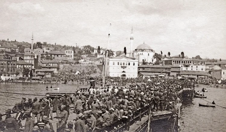 Πώς χάθηκε η Ανατολική Θράκη – Ο ρόλος του Βενιζέλου και η καθυστέρηση των Ελλήνων εκπροσώπων που στάθηκε μοιραία.. Πώς χάθηκε η Ανατολική Θράκη – Ο ρόλος του Βενιζέλου και η καθυστέρηση των Ελλήνων εκπροσώπων που στάθηκε μοιραία..