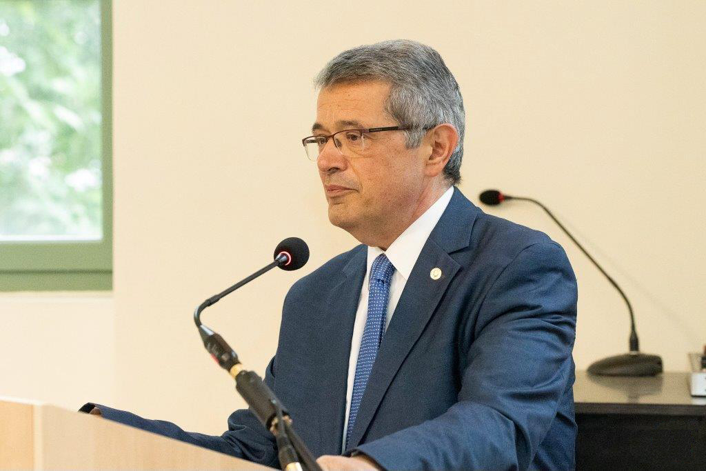 Επίτιμος Καθηγητής ο Καθηγητής Μ. Γ. Βαρβούνης Επίτιμος Καθηγητής ο Καθηγητής Μ. Γ. Βαρβούνης